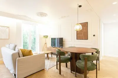 Image de Lisbon 2 bdrs apartment w/ parking and balconies!