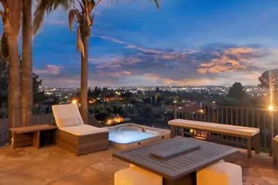 Image de Elevated Experience with Ocean and Orchard Views