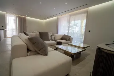 Image de Elegant Glyfada Residence • 2br Master • High-End Finishes • Prime Location