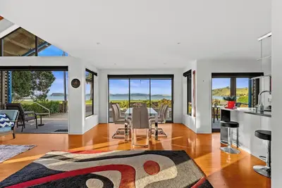 Image de Stunning Beachfront Home - 15 minutes to Clevedon