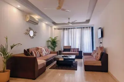 Image de Lively 3-Bedroom Apartment with Terrace in Gk1 – Downtown Comfort & Convenience!
