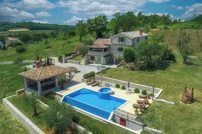 Image de Maison de campagne avec piscine & vue de rêve