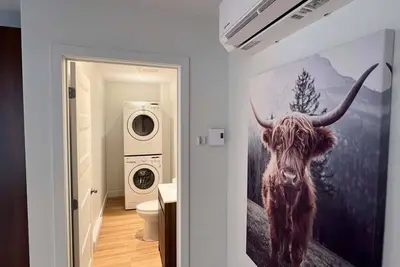 Image de Modern Wood Haven | Monthly Rental 2bd + 1. 5ba