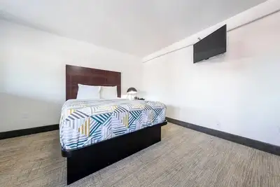 Image de 2 Relaxing Retreats Steps from Portland’s Historic Highlights w/ Free Parking