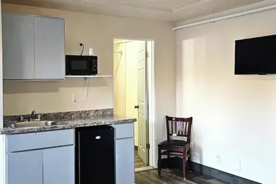 Image de 2 Neat, Essentials-Ready Rooms Near Restaurants & the Hollywood Theater