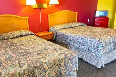 Image de Ideal Room for Travelers w/ Free Onsite Parking - Stay Near Spar Waterpark!