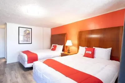 Image de Room with 2 Queen Beds near Georgia State Stadium with Free Parking