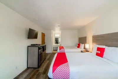 Image de 3 Pet-Friendly Rooms w/ 2 Queen Beds for Family Stays