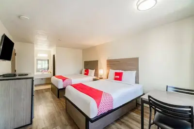 Image de 4 Tranquil Rooms w/ 2 Queen Beds Room Near Funeral History Museum Exploration
