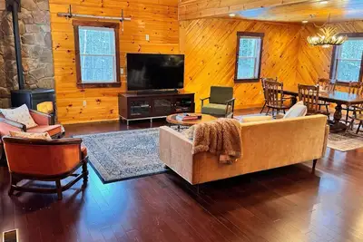 Image de Spacious Cabin • 3br • Saddleback • Sleeps 8