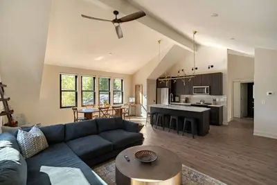 Image de Vic. Village Carriage House