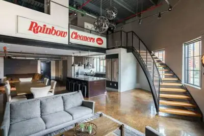 Image de Spacious Wonderbread Loft