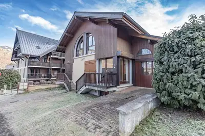 Image de Maison mitoyenne idéalement située au cœur du pittoresque village de Morillon.