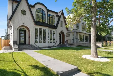 Image de Brand New Luxury 3bd • King Bed, A/C-Tree Lined St