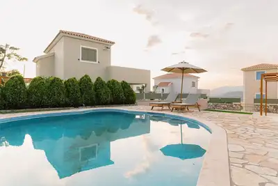 Image de Villa Anthia with private jacuzzi and shared pool