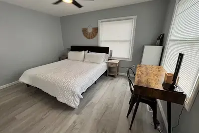 Roomy Downtown Apartment 3bd/2ba