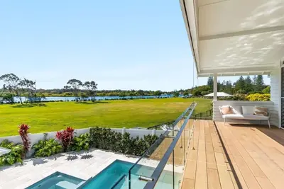 Image de Bentwood - luxurious waterside oasis