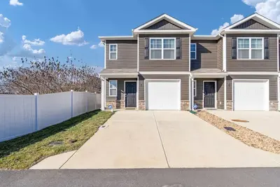 Image de Stylish 3br Getaway across Bristol Speedway