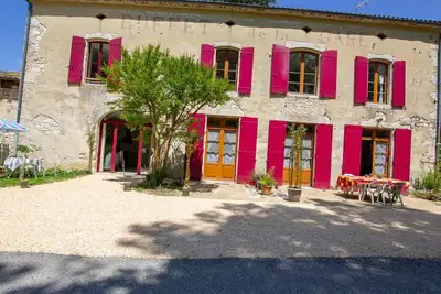 Image de Gîte historique avec animaux et parking, Périgord Pourpre