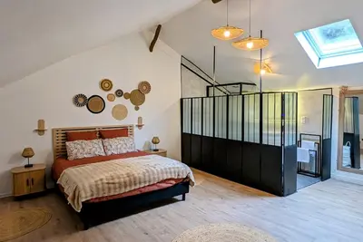 Image de Gîte des Remparts près de Clermont, confort et charme