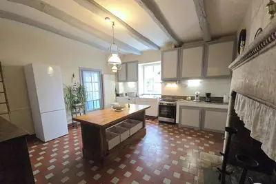 Image de Grande maison avec piscine privée, parking et animaux acceptés