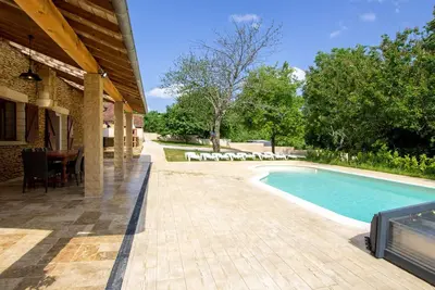 Image de Maison climatisée avec piscine privée et animaux admis