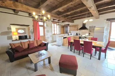 Image de Charmante maison à Hautefort avec piscine privée, animaux admis