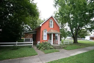 Image de Charming Downtown 2 Br Cottage • Walk to Honeywell, Dining & Shops