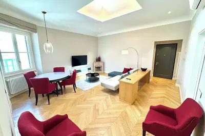 Image de Spacious contemporary central 2-bedroom apartment with elevator