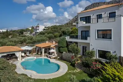Image de Luxury Villa with Private Pool & Sea Views