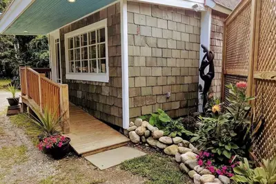 Image de Charming 1-bedroom bungalow with Ac in Brattleboro