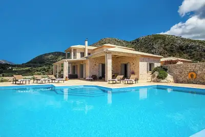 Image de Ortikia - Quatre Chambres Villa, Couchages 8