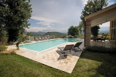 Image de Secluded Marche Hillside Retreat — shared pool, estate grounds & alfresco dining