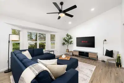 Image de Gorgeous 3-bedroom house with fireplace in central Sacramento