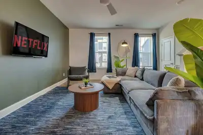 Image de 5br Townhouse | King Bed | 3-Story | Northlake