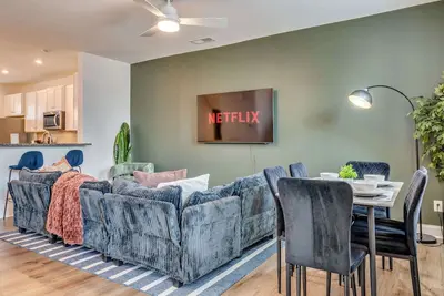 Image de 5br Townhouse | King Bed | 3-Story | Northlake