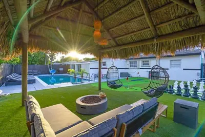 Image de Miami Private Pool  Ping Pong Golf & Arcade Game