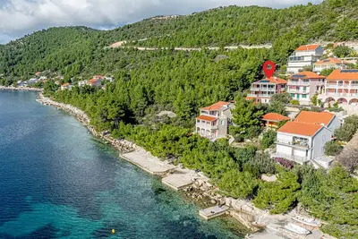 Image de Charmant appartement à Karbuni avec vue sur la mer.