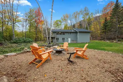Image de Peaceful woodland retreat just minutes from Wildcat and Attitash Mountain ski areas, downtown North Conway, StoryLand, shopping, and dining. The perfect home base for mountain adventures, relaxation, and unforgettable family memories, Year Round!
