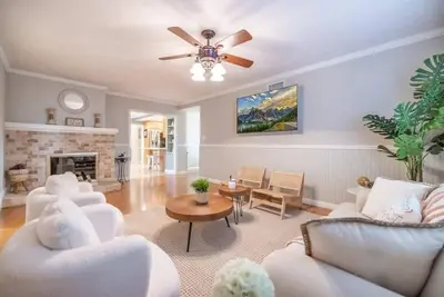 Image de Marbella Lane - Charming 4br Bungalo for Relaxing Retreat