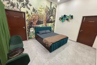 Image de Trahes Lux Modern 4 Bhk Near Blk Max & Ganga ram