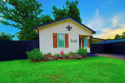 Image de Sleeps 8 - Enjoy 3-bedroom Welcoming Cottage in Alex Near Downtown / Med Center