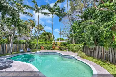 Image de Wonderful Tropical Pool House Miami SouthBrickell