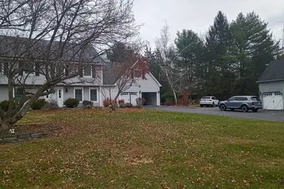 Image de 4-bedroom estate in delightful Lagrangeville with Ac