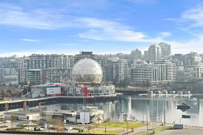 Image de Prime Downtown Stay | Walk Everywhere | SkyTrain Steps Away