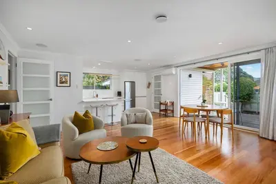 Image de Gorgeous Coastal Orakei Bay Home