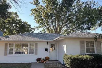 Image de Quaint Brick Cottage in the Heart of Yankton Sd