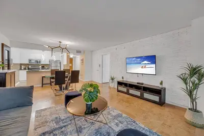 Image de Amazing  unit/location with amenities & parking