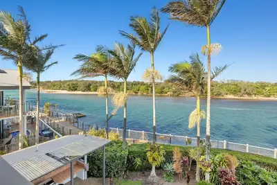 Sunrise Cove - Creek view