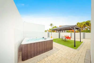 Image de New Modern Spacious 2br2ba w/Jacuzzi @ Eagle Beach